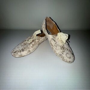 Elegant Cream Lace Women's Shoes